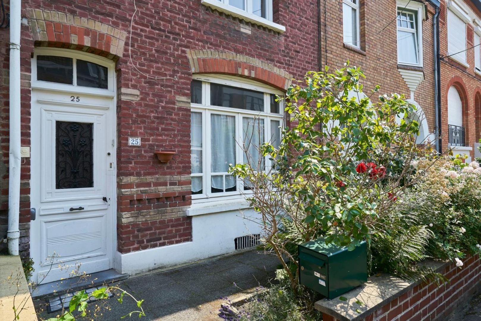 Апартаменты Beautiful 1900 House Full Equipped, 4Bdrm+ Garden! Ламберсар Экстерьер фото